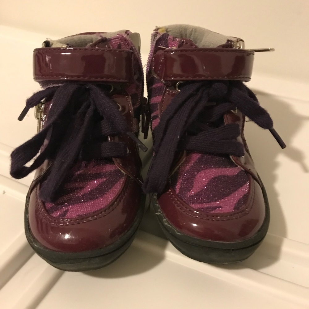 Kids Kensie shoe size  8